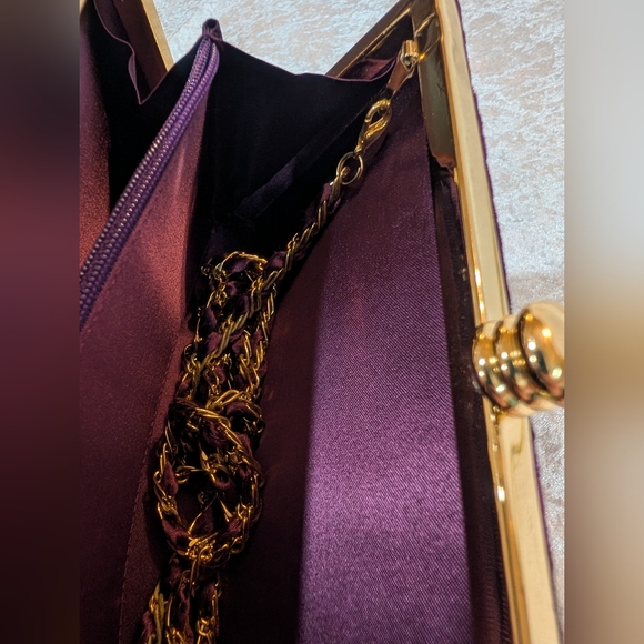 Vintage Purple Velvet Clutch With Optional Crossbody Strap - Picture 7 of 7